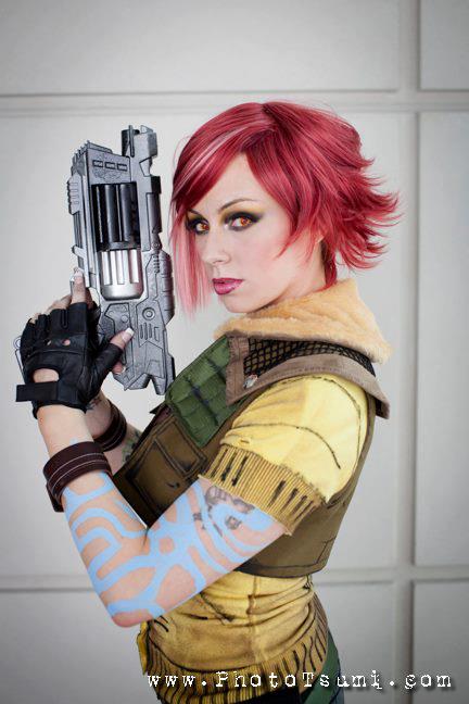 Kearstin Fay Nicholson cosplaying Lilth from Gearbox Software's Borderlands